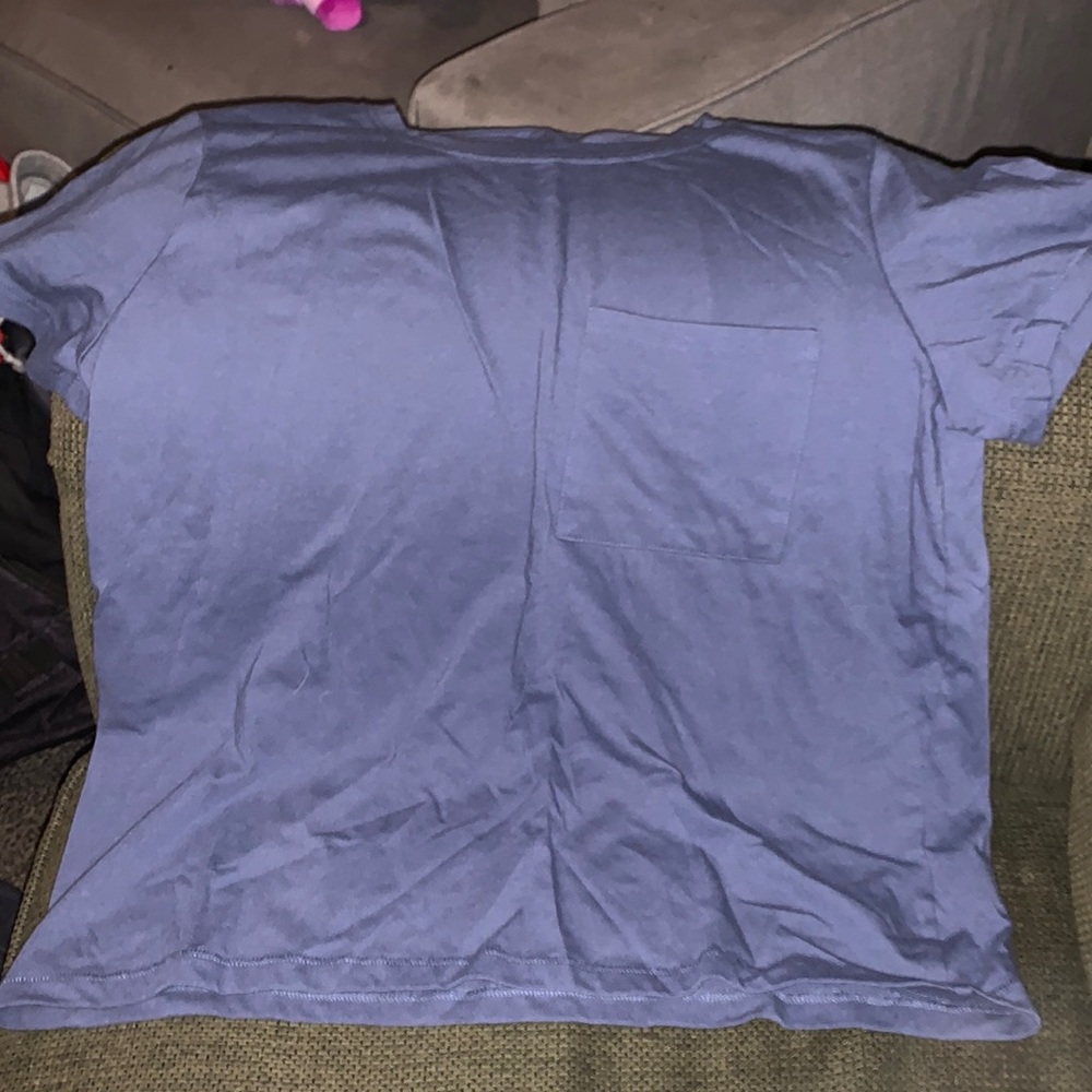 blue short sleeve shirt